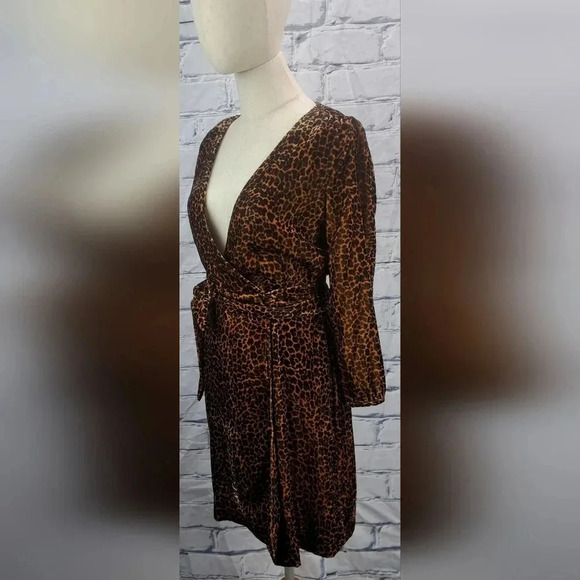 NWT J. Crew True Wrap Lined Dress in  Drapey Velvet Leopard Print Midi Size 00 - Picture 2 of 16